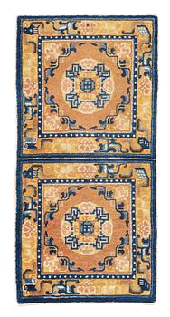 317. A meditation rug, a semi-antique Ningxia, China, ca 122 x 60-61 cm (as well as ca 0,5 cm later flat weave at one end).