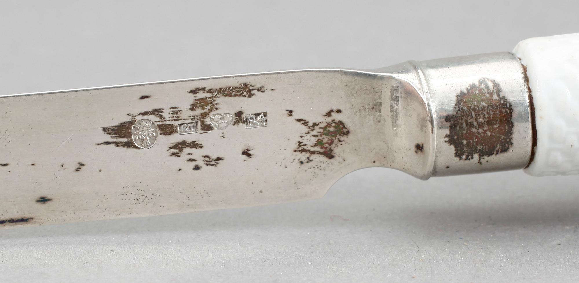 KNIVAR, 2 st, silver, varav en stämplad 1847. Tot vikt, inkl handtag, 120 gram.