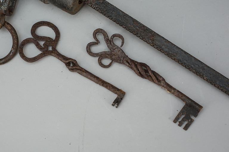 LÅS, 2 st, och BESSMAN, järn.