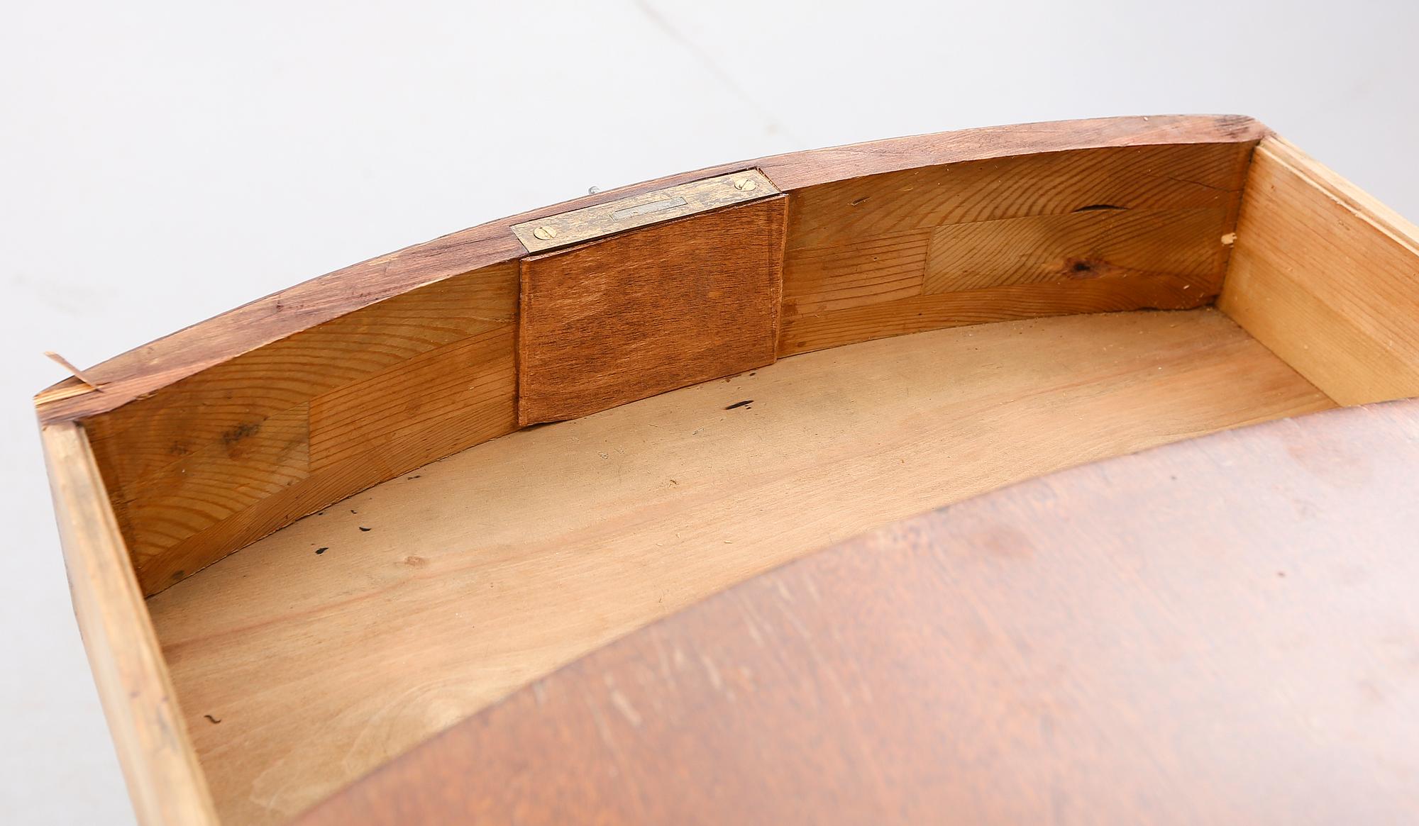 KARUSELLBORD, senempire, 1800-talets första hälft.