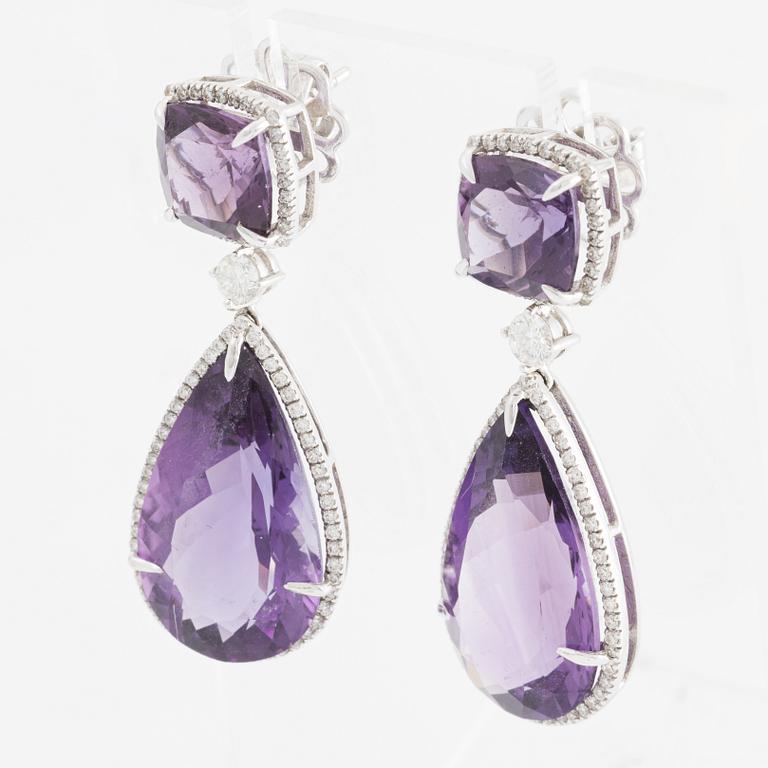 Earrings 18K white gold with amethysts and brilliant-cut diamonds.