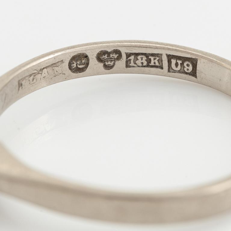 Brilliant cut diamond ring.