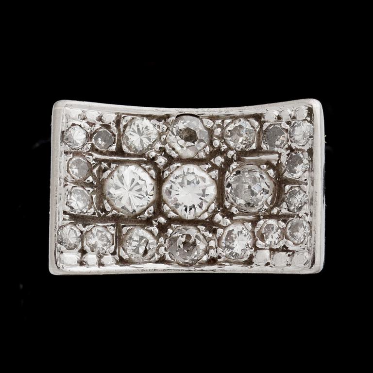 RING, 18k vitguld med briljantslipade samt gammalslipade diamanter, ca 1,58 ct enligt gravyr. Vikt ca 10,5g.