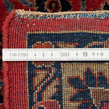 A so called American Sarouk carpet, c. 380 x 265 cm.