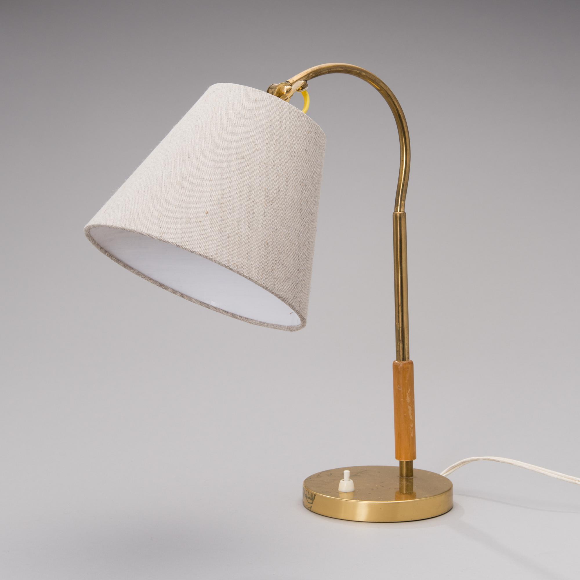PAAVO TYNELL, BORDSLAMPA, modell 9201. Tillverkare Taito Oy, 1940-tal.