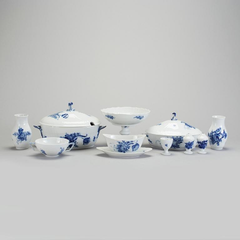 MATSERVIS, 49 delar, porslin, Blå Blomst, Royal Copenhagen.