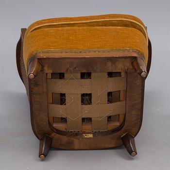 FÅTÖLJ, märkt Paul Boman Kunglig Svensk hovleverantör. Finland 1930-tal.