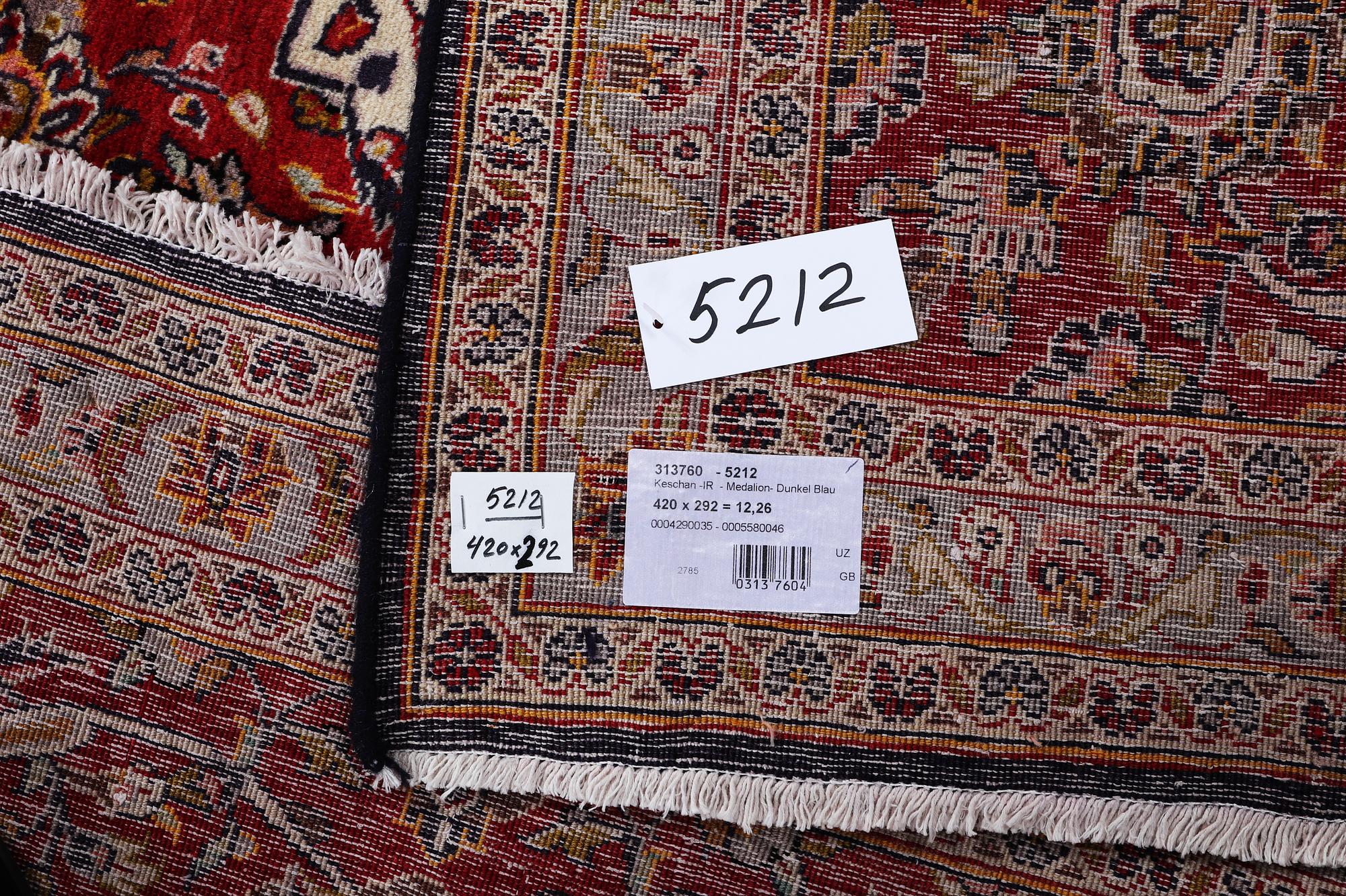 A carpet, Kashan, ca 420 x 292 cm.