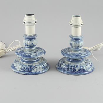 BORDSLAMPOR, ett par, fajans, 1900-tal.