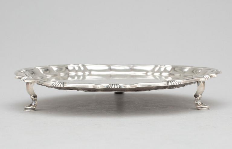 SALVER, silver, rokoko, Robert Abercrombly, London, 1782-83. Totalvikt ca 245 gram.