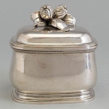 A sterlingsilver box and a sugar tong, Borgila, Stockholm 1952. Weight ca 425 grams.