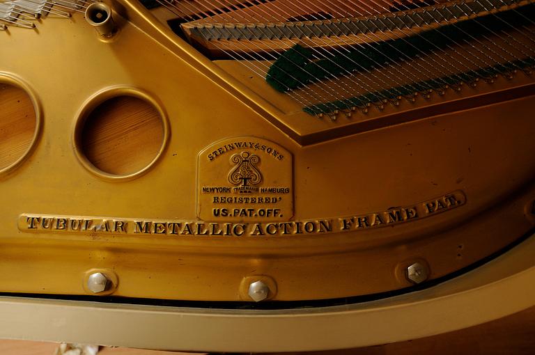 FLYGEL, Steinway.