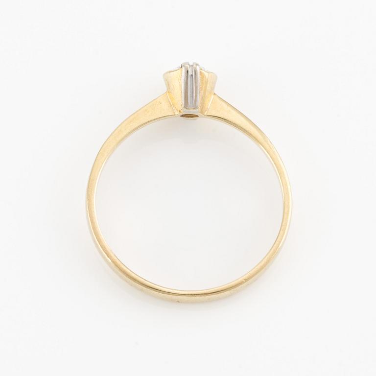Ring in 18K gold with a brilliant-cut diamond.