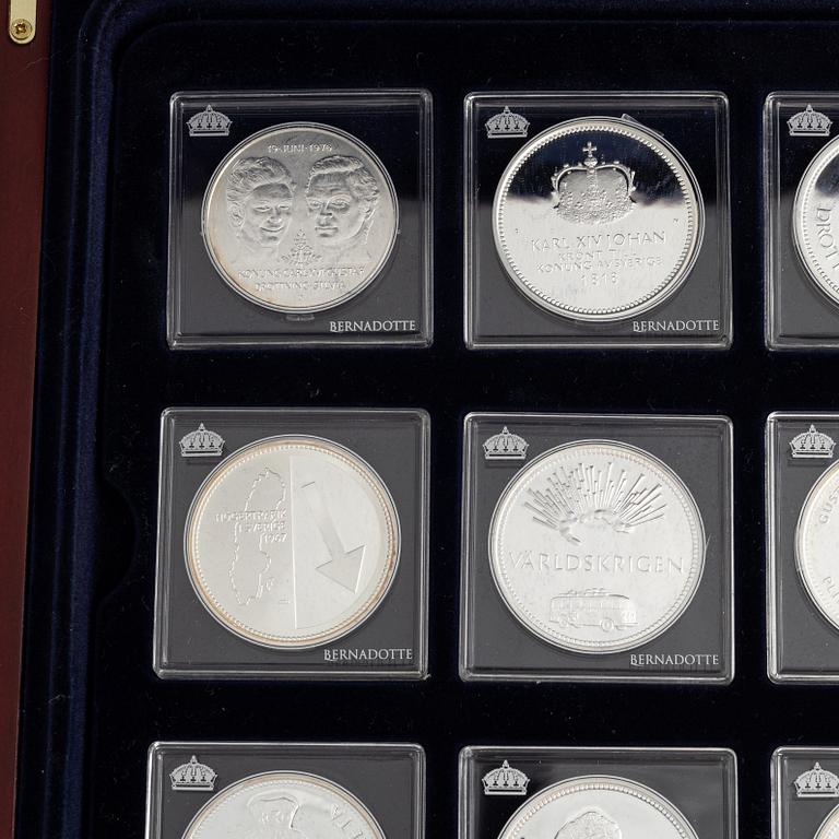 24 silver medals, 'Konungaätten Bernadotte', Mynthuset Sverige.