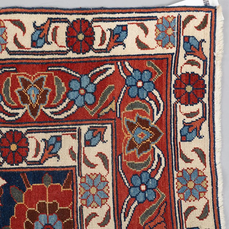 MATTO, a semi-antique Persian with a Veramin pattern, ca 199,5 x 150,5-153 cm.