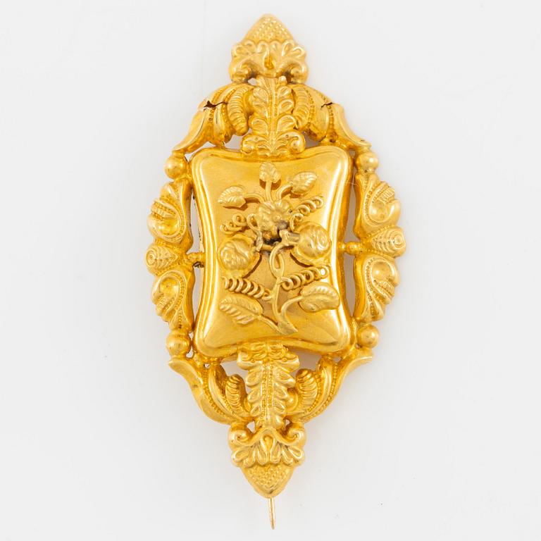 Brooch 18K gold.