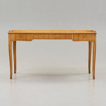 Carl Malmsten, a mid 20th century mahogany desk, cabinetmaker Jörgen Andersson, Djursholm, Sweden.