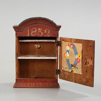 VÄGGSKÅP, allmoge, daterat 1832.