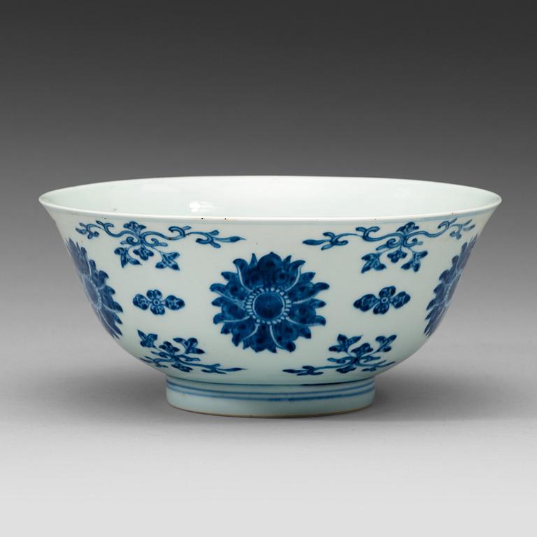 A blue and white lotus bowl, Qing dynasty with Qianlong seal mark (1644-1912).