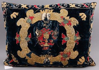 KUDDAR ett par, barockstil, 1700/1800-tal.