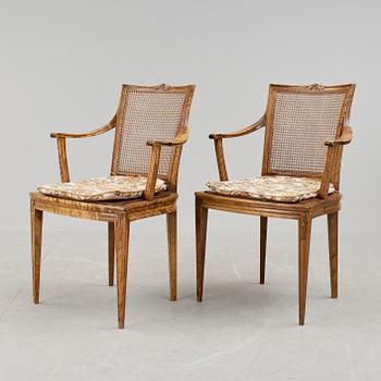 KARMSTOLAR, ett par, gustaviansk stil, 1900-talets första hälft.