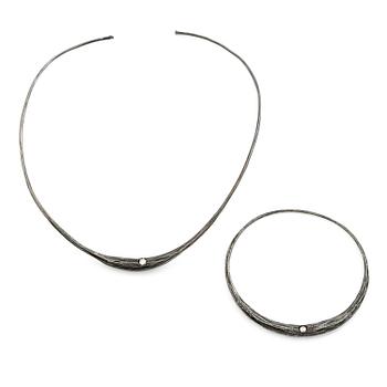 627. PA Lundahl-Terrs, a necklace and a bracelet, iron and round brilliant-cut diamonds.