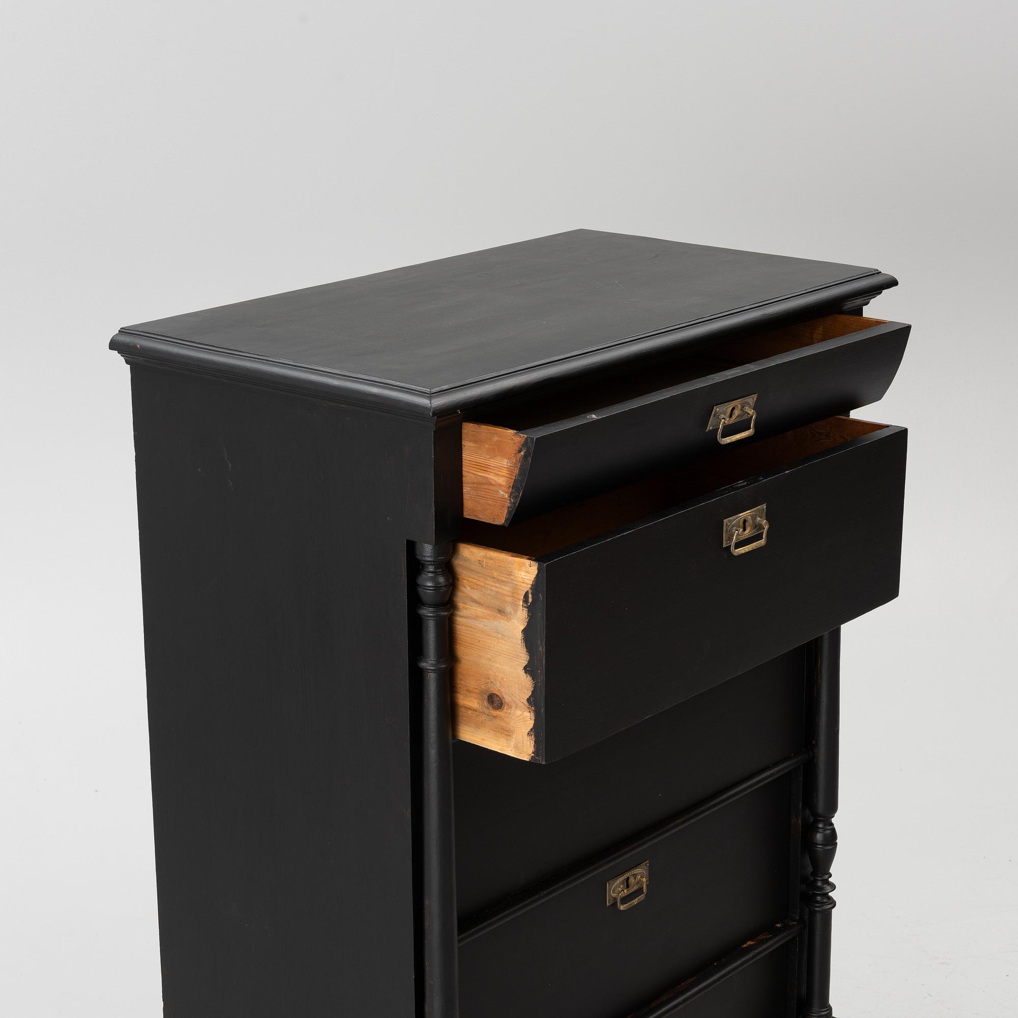 Chest of drawers, circa 1900.