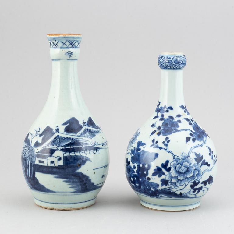 A blue and white vase and bottle, Qing dynasty, 18th and 19th Century.