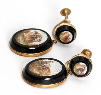 ÖRHÄNGEN, ett par, gulmetall och micromosaik, Italien sent 1800-tal.