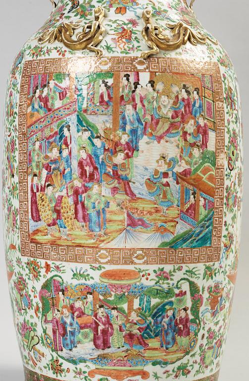 A large famille rose Canton vase, Qing dynasty, 19th Century.