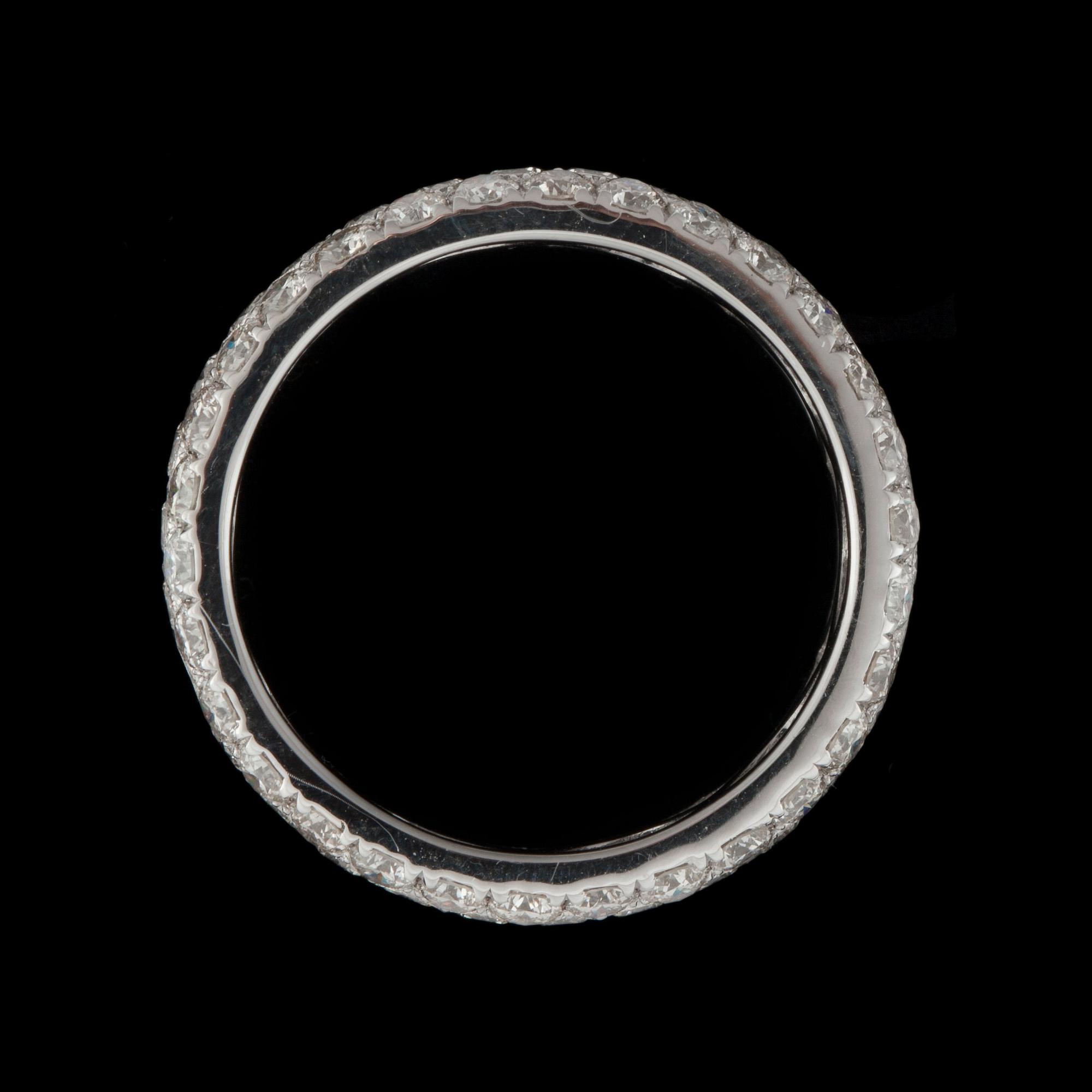 A pave-set diamond ring, 3.30 cts in total.