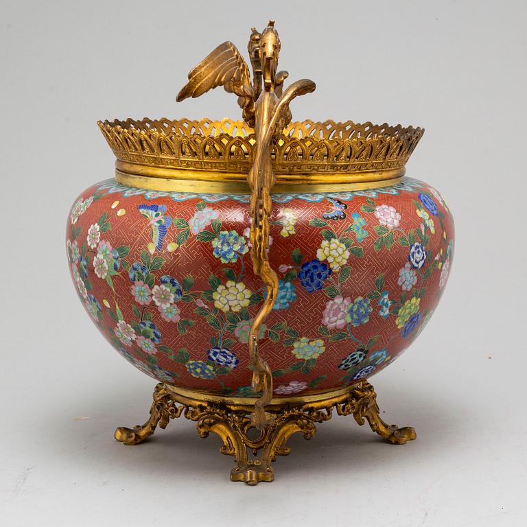 A Chinese cloisonné jar, ca 1900.