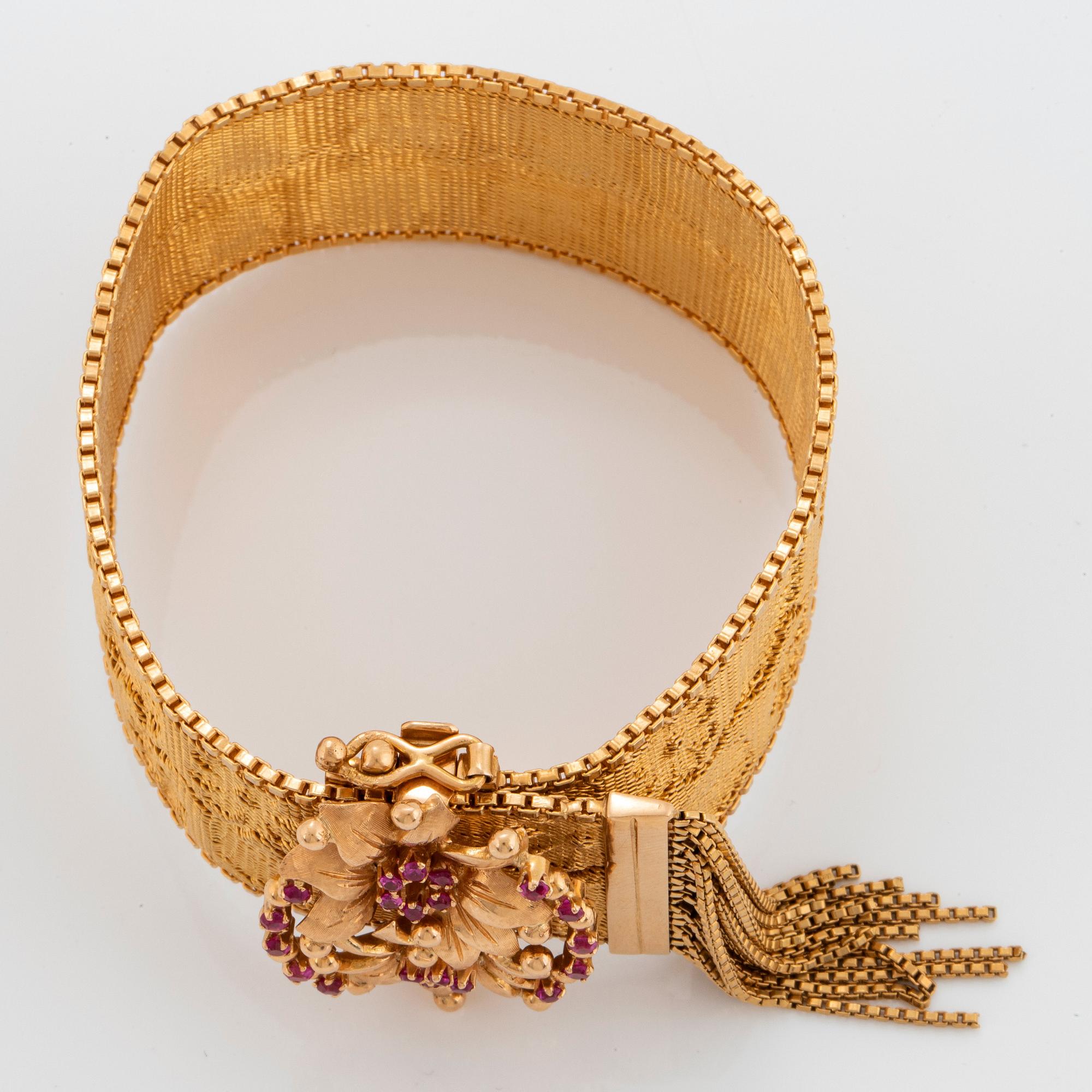 An 18K gold bracelet set with rubies.