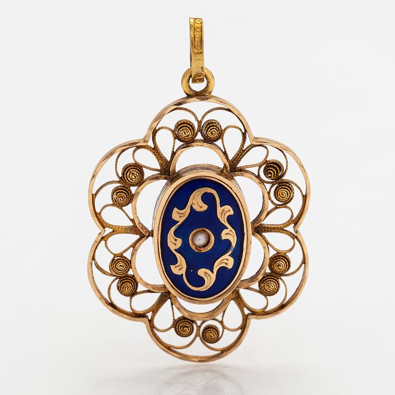 An 18K gold pendant with enamel and pearl, Gustaf Dahlgren & Co Malmö, Sweden, unclear year stamp.