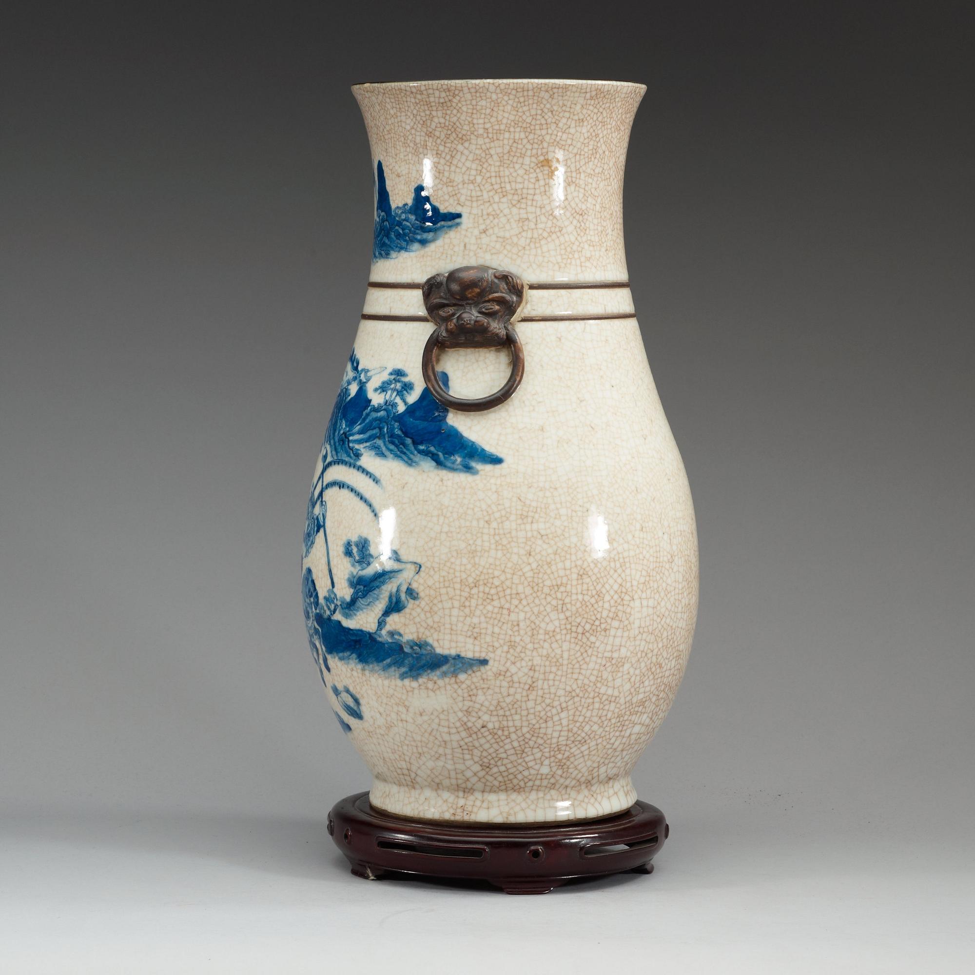 URNA, porslin. Sen Qing dynastin, omkring 1900.