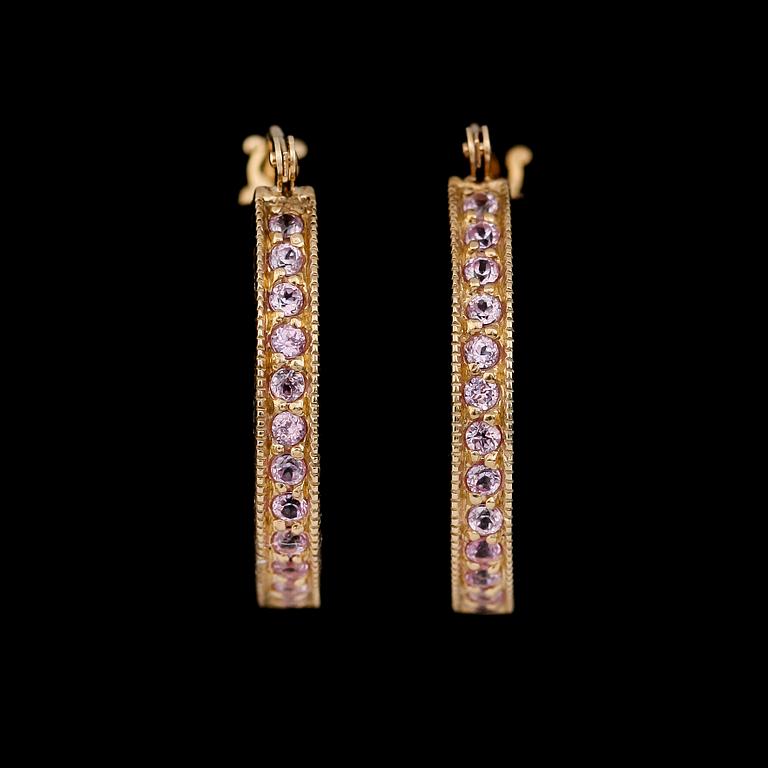 ÖRHÄNGEN, 1 par, 10K gult guld, rosa safirer.