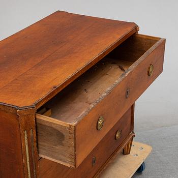 A late Gustavian chest of drawers, around 1800.