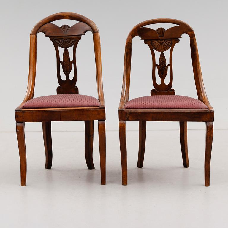 STOLAR, 2 st snarlika, England, 1800-talets andra hälft.