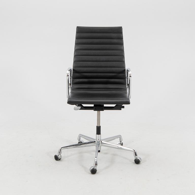 Charles & Ray Eames, skrivbordsstol, "Aluminium group", modell EA 119, Vitra 2010-tal.