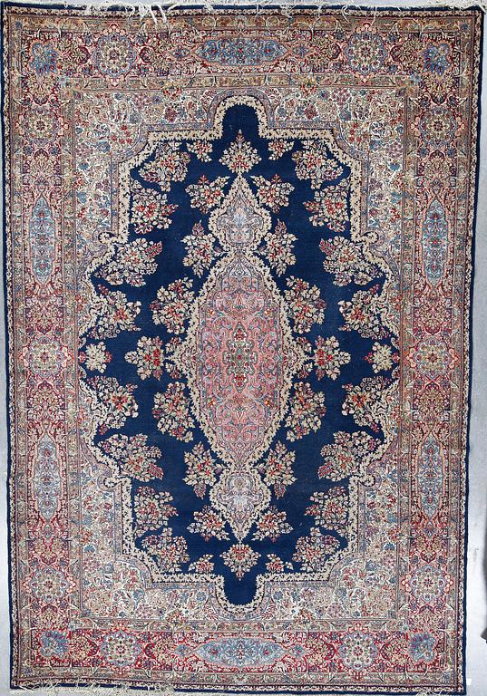 MATTA, semiantik, Kirman, ca 433 x 295 cm.