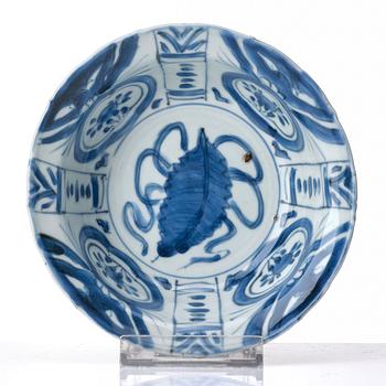 A set of two blue and white kraak dishes, Ming dynasty, Wanli (1572-1620).