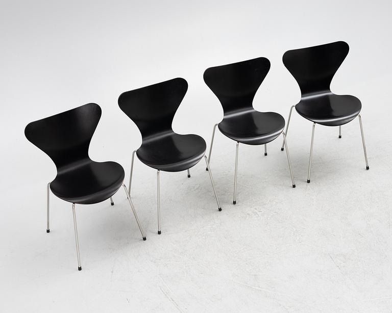 Arne Jacobsen, stolar 4 st. "Sjuan", Fritz Hansen 2008.