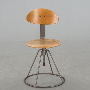 SKRIVBORDSSTOL, för barn, industridesign.