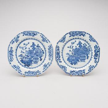 A pair of blue and white porcelain plates. China, 18th Century.