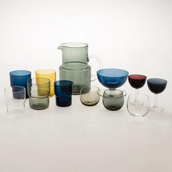 SAARA HOPEA, A 31 pieces set of glassware. Nuutajärvi.