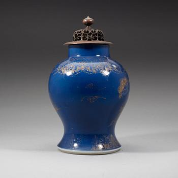 A powderblue vase, late Qing dynasty (1644-1912).