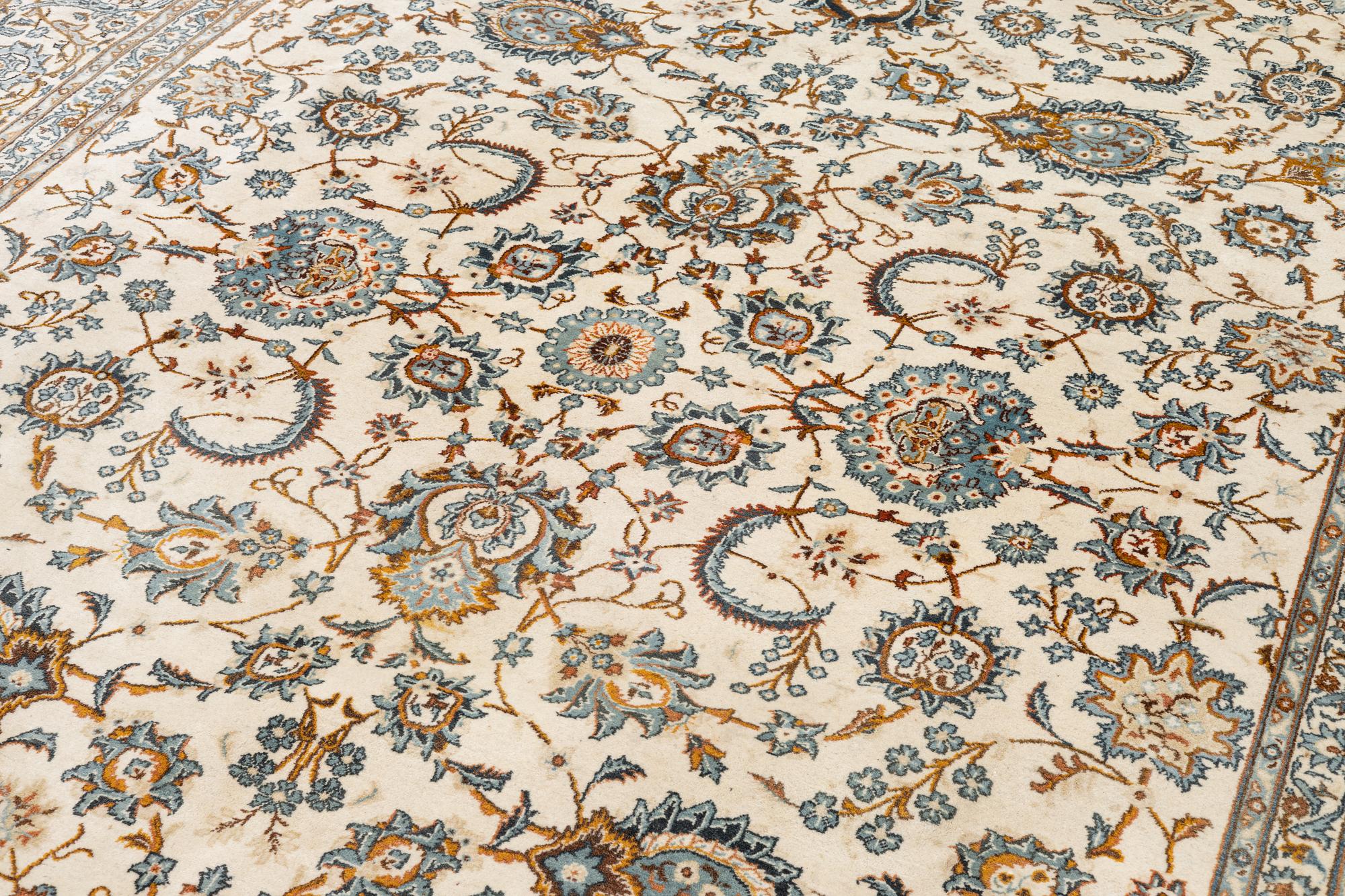 Matta, Keshan, ca 390 x 280 cm.