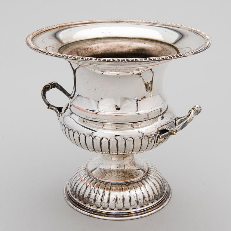 A CHAMPAGNE COOLER, silver on copper, England early 20th century.