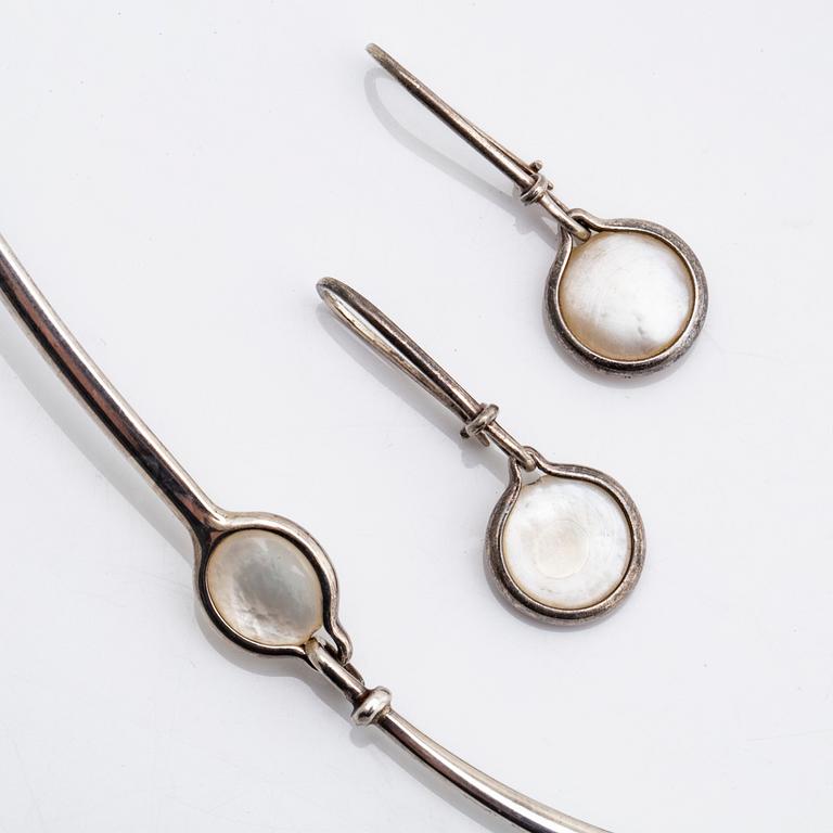 Vivianna Torun Bülow-Hübe necklace and earrings sterling silver and mother of pearl, signed Torun sterling.