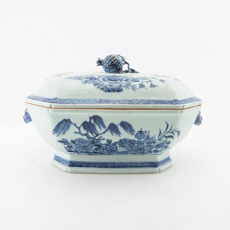 Terrine China Qianlong (1736-95) export porcelain.
